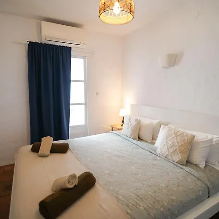 Feriehus Beautiful Cave-level Stable Converted House *